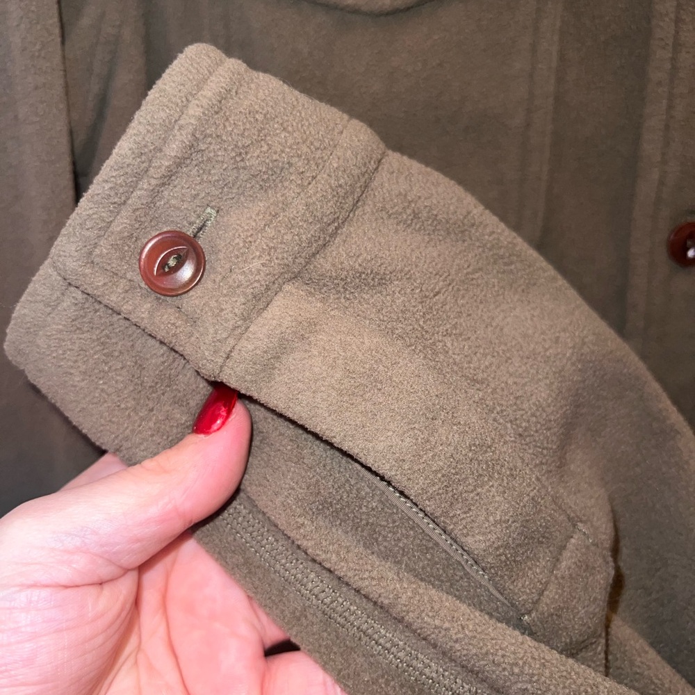 Vuori Men’s Fleece Shirt Jacket Button Up Taupe Brown Size Small EUC - Picture 6 of 13